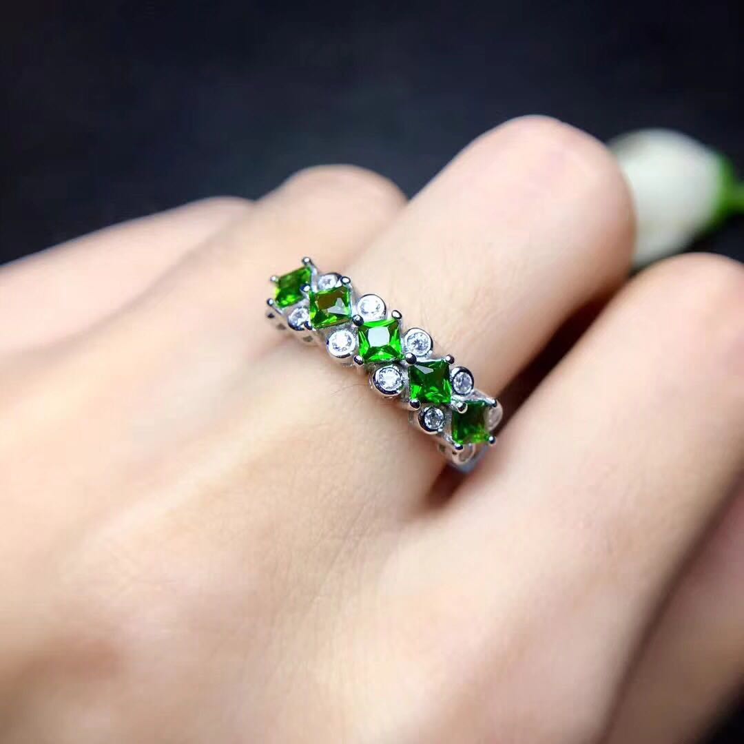 活圈戒指镶祖母绿透辉石925纯银