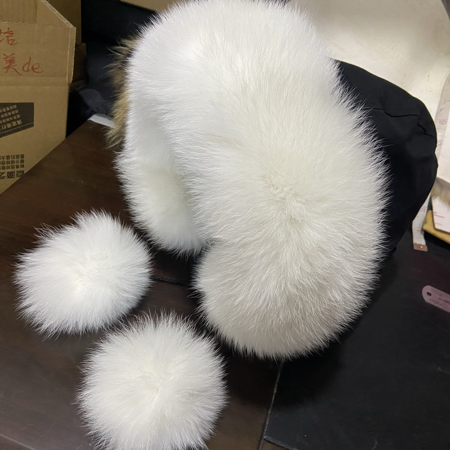剪刀羽绒服毛领单卖替换进口银兰狐黑狐狸毛领单卖皮草领子定做