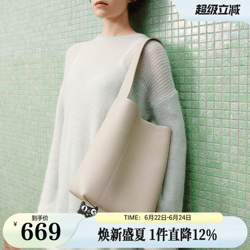百丽真皮包包水桶包单肩包