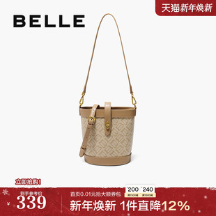 百丽包包女2025新款 反绒麂皮老花通勤单肩斜挎手提水桶包JY216AX5