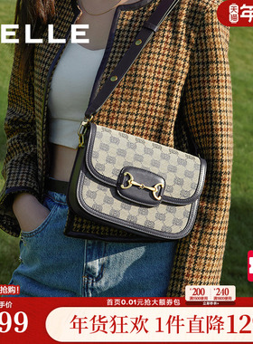 百丽包包女时光慢递新款斜挎包小方包高级老花通勤单肩包X5737AX2
