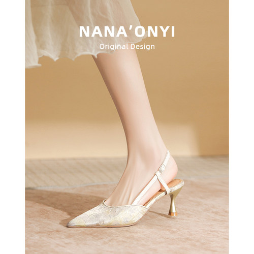 包头凉鞋女款夏季2026新款外穿浅口法式新中式刺绣尖头细跟高跟鞋