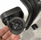 Японский сверхлегкий ударопрочный универсальный чемодан на колесиках