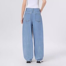 哥家商场同款2025新款休闲弯刀裤宽松扎花水洗牛仔裤女裤子510084