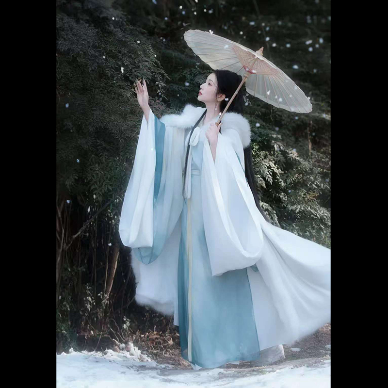 白色斗篷汉服2025新款古装加绒加厚古风清冷系连帽保暖披肩外套冬