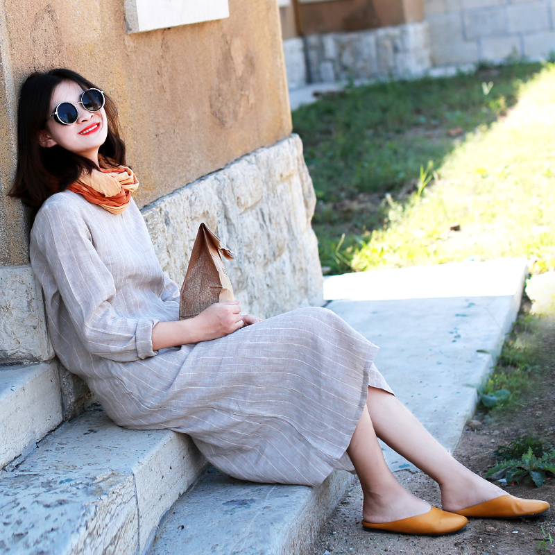 圆领绣线通勤亚麻条纹连衣裙