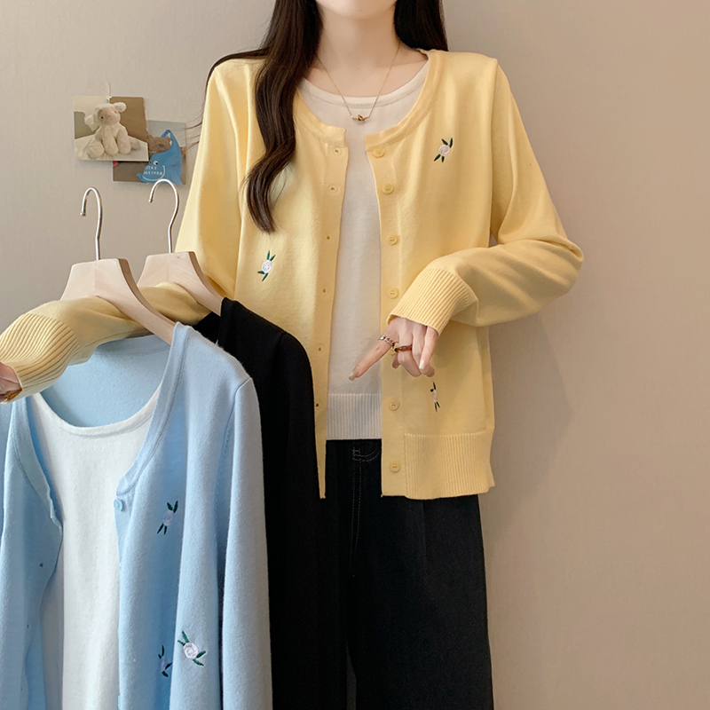 秋装新款胖mm大码女休闲百搭假两件刺绣花朵针织长袖上衣