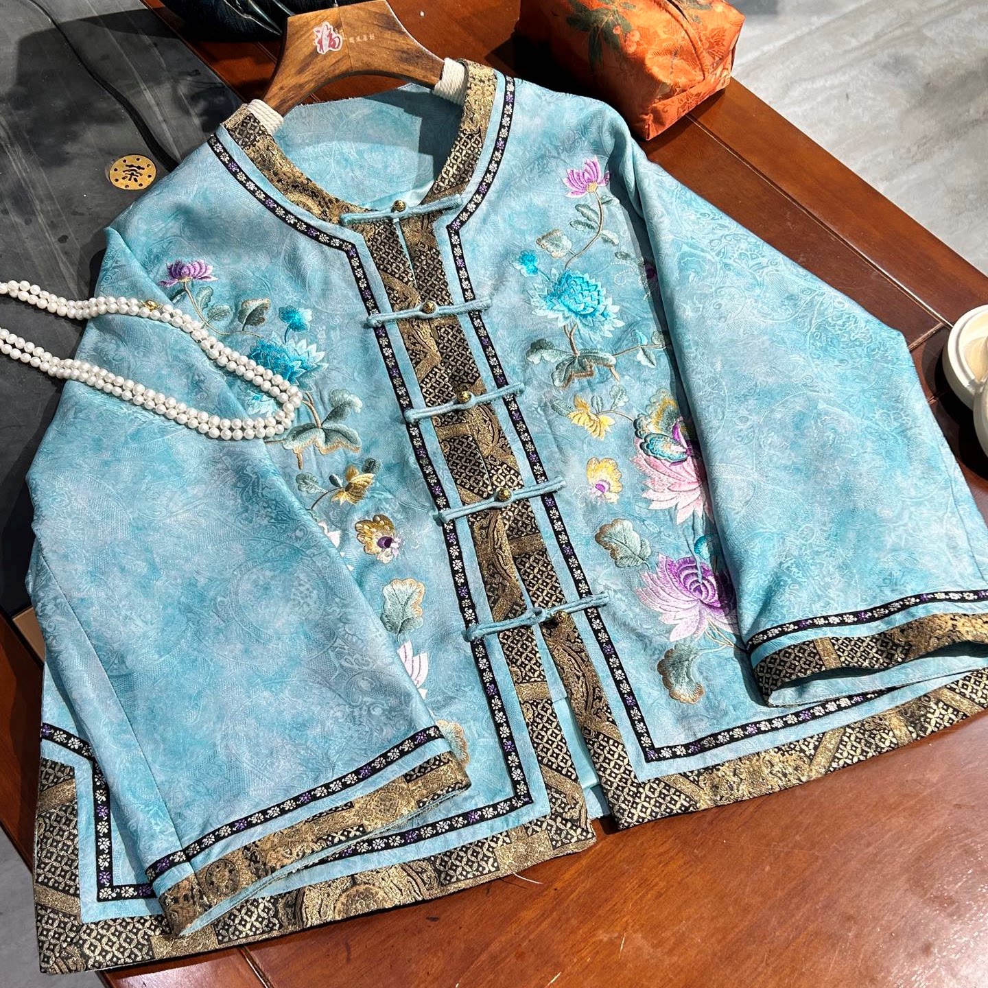 新中式外套女汉服改良唐装重工刺绣花卉蝴蝶盘扣国风开衫外搭日常