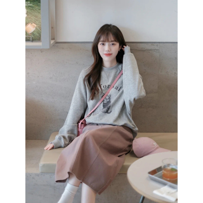 字母印花宽松蝙蝠袖圆领卫衣