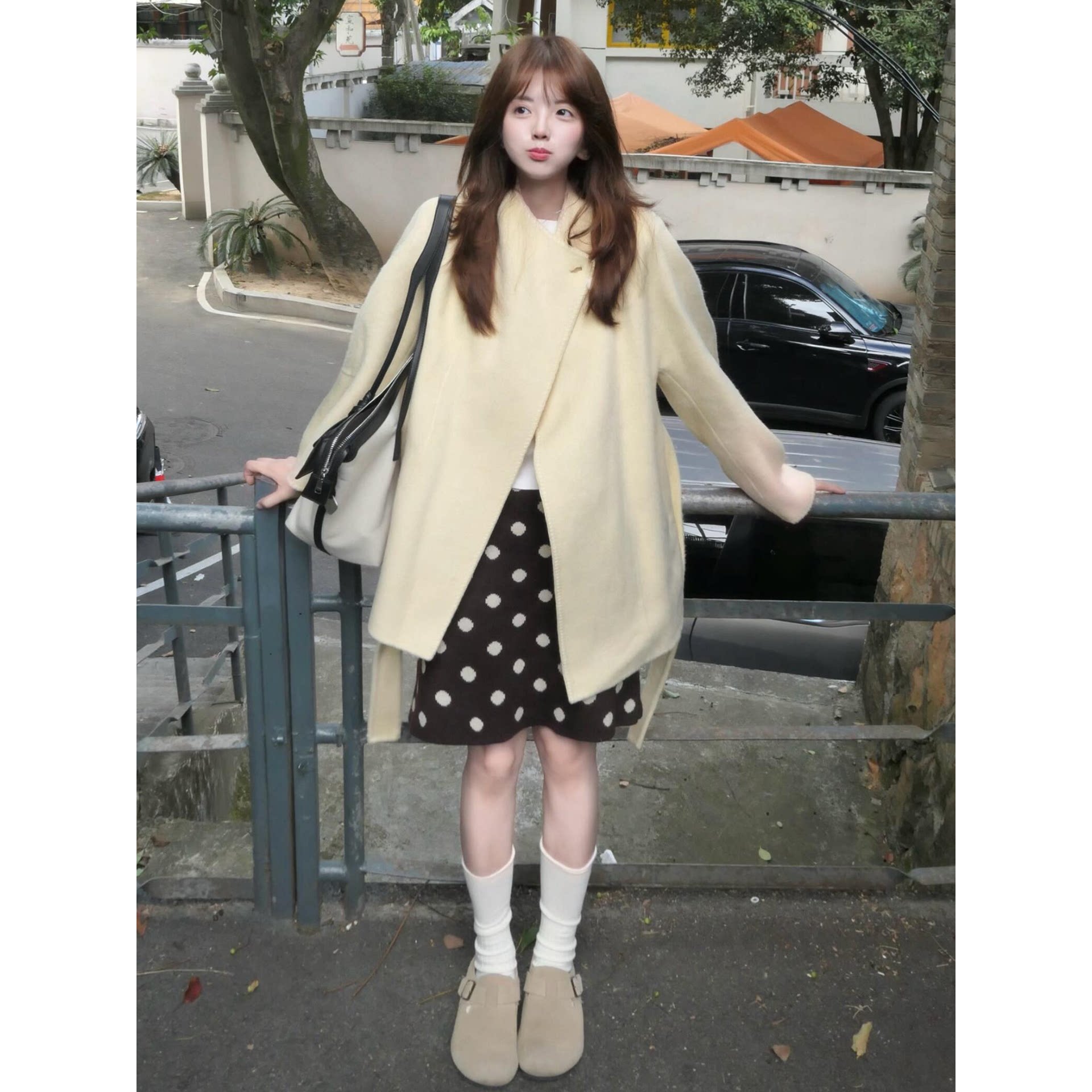 日系温柔风咖啡色波点弹力直筒裙女秋冬学院风高腰针织包臀半身裙