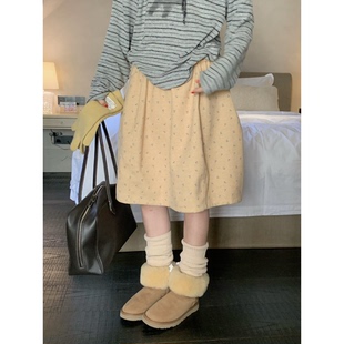 日系温柔风鹅黄色碎花毛呢半身裙女冬甜美学生松紧腰百搭花苞中裙