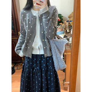 日系高级感灰色假两件修身毛衣外穿女复古学生圆领单排扣针织开衫