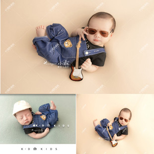 影楼新生儿拍摄主题男宝背带裤婴儿拍照衣服装满月照道具眼镜吉他