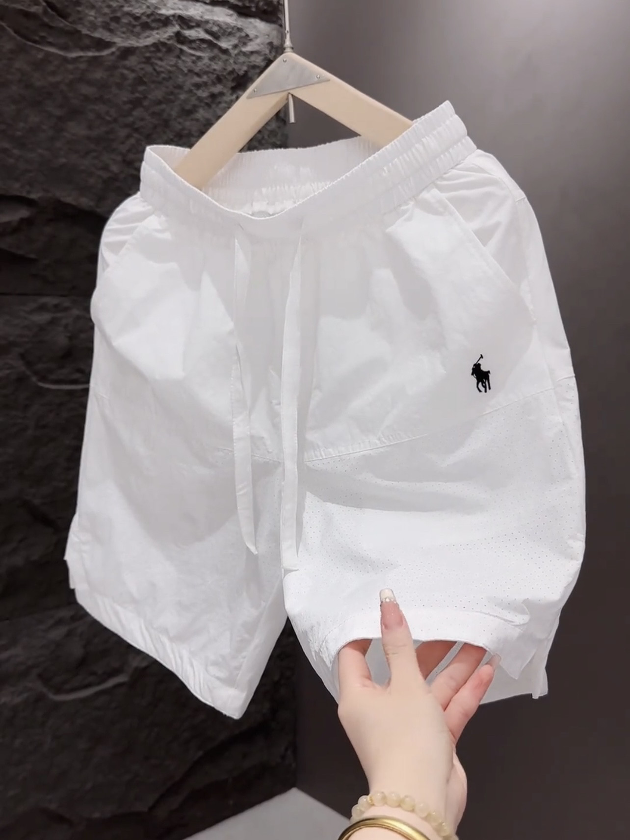 2025夏季新款男士速干透气五分裤打孔休闲百搭简约刺绣休闲短裤男