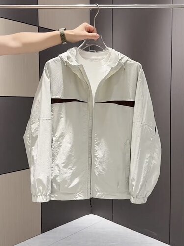 春季轻量化户外运动夹克男2026宽松轻时尚休闲防晒外套春夏款