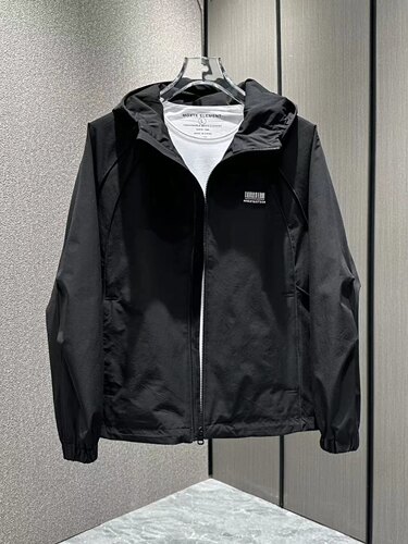 2025春季新款美式休闲连帽冲锋衣夹克男时尚百搭拉链口袋外套男士