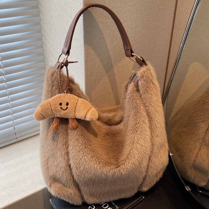 大容量毛绒托特包通勤毛毛腋下包