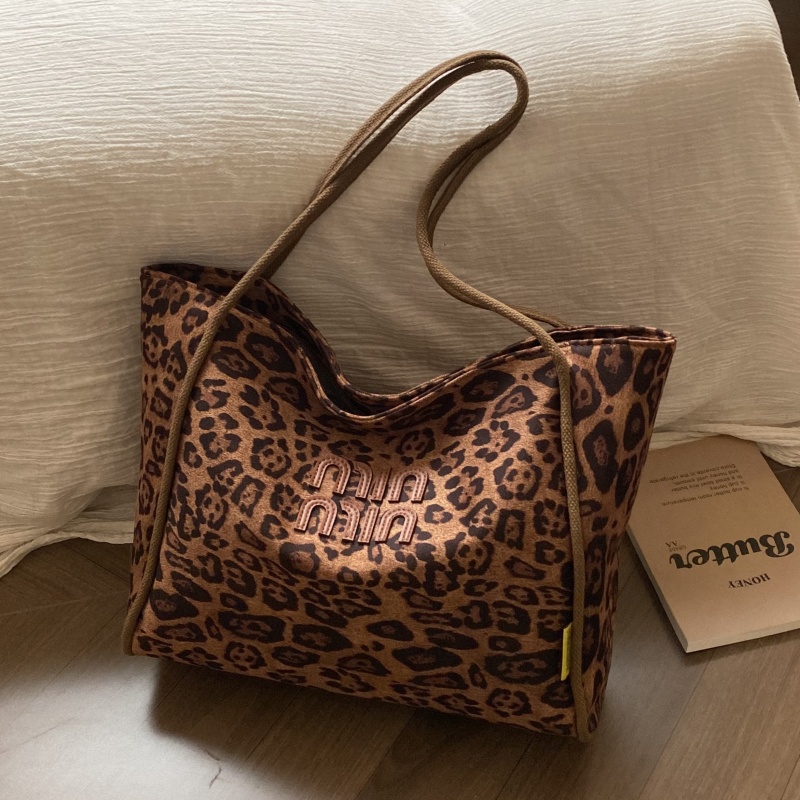 秋冬季大容量包包女2025新款鹿皮绒豹纹腋下包韩版通勤单肩托特包