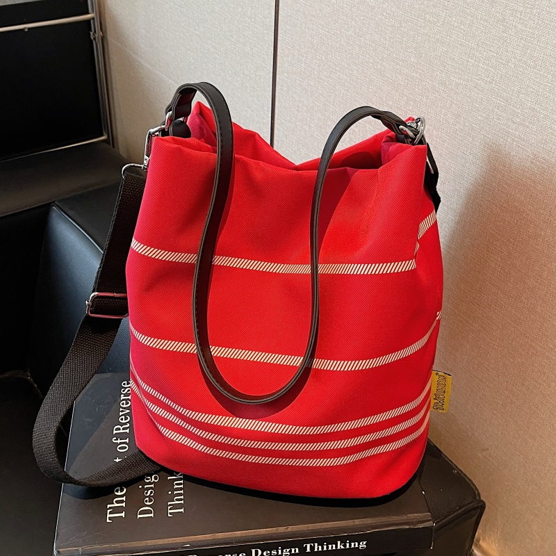 秋冬新款时尚水桶包大容量托特包