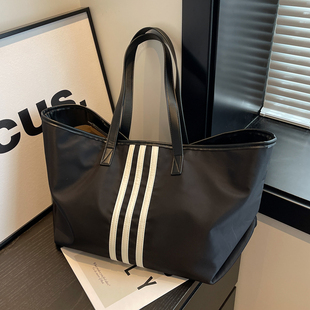 尼龙托特大包包女2025新款潮时尚妈咪手提袋外出大容量通勤单肩包