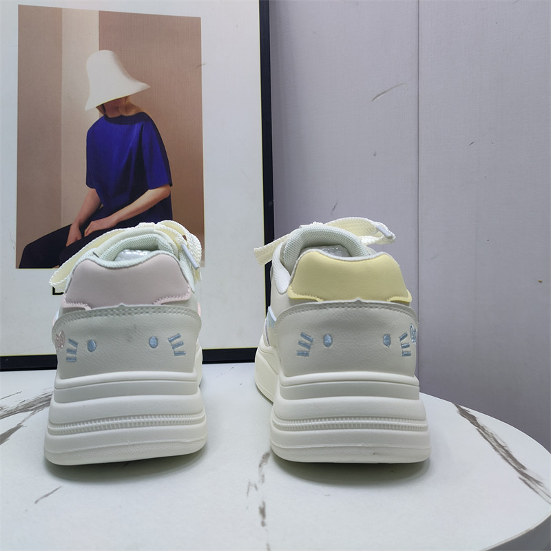 品牌撤柜2026可爱风小白鞋女春款厚底增高休闲板鞋卡通装饰运动鞋