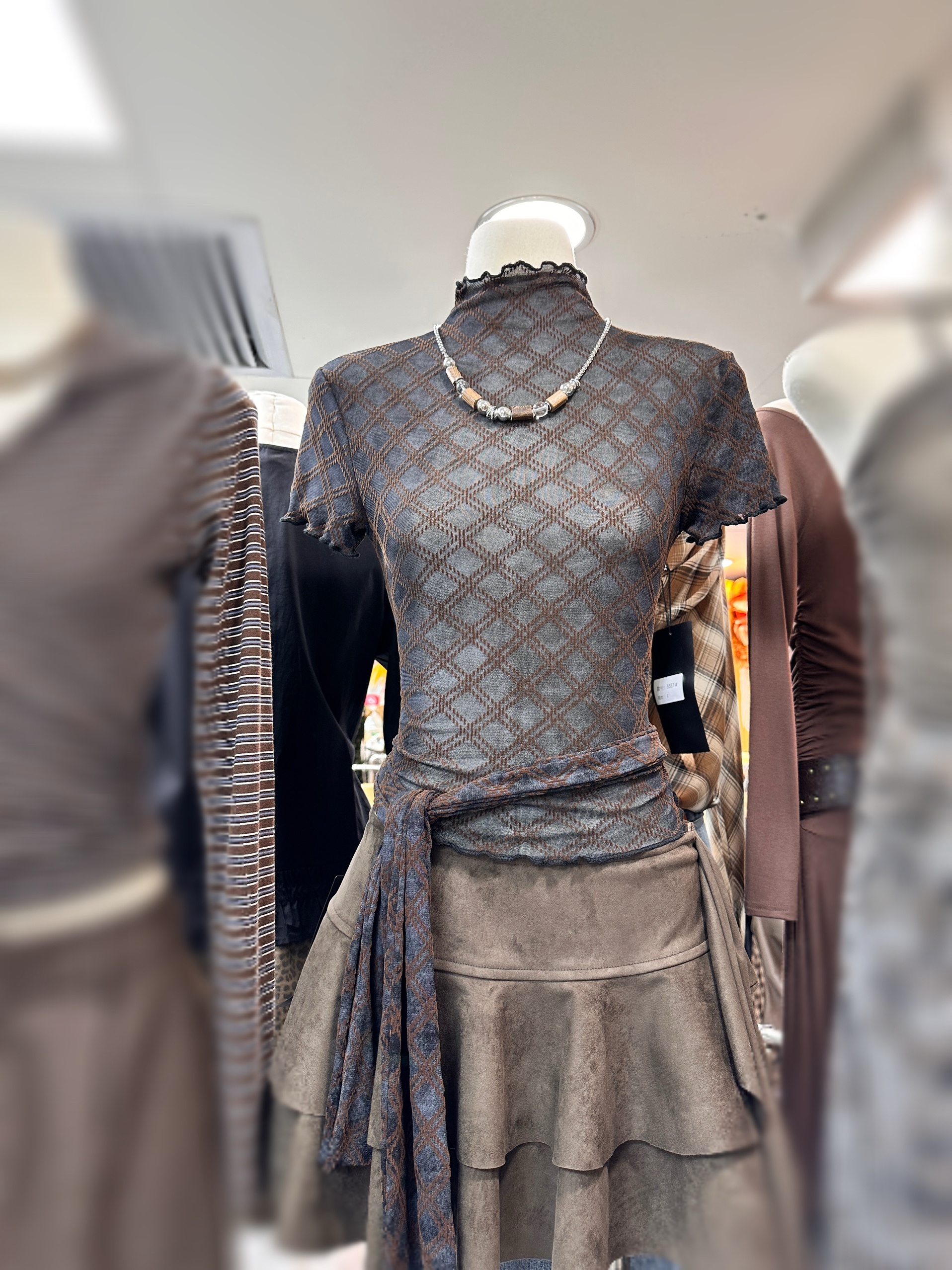 2025秋季新款时尚百搭显瘦圆领短袖女上衣气质设计感内搭套头衬衣