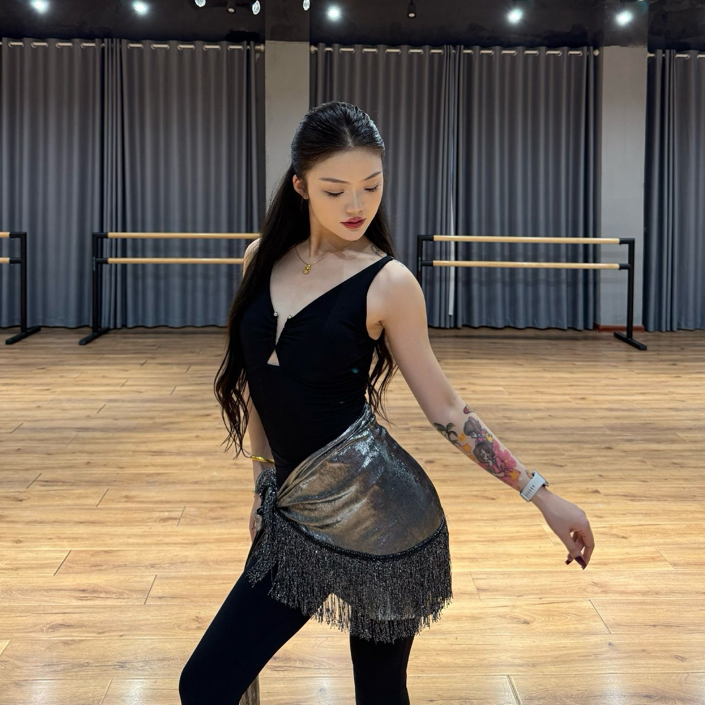 Alei舞服流苏臀巾拉丁舞半身裙一片式围裙练功服女士