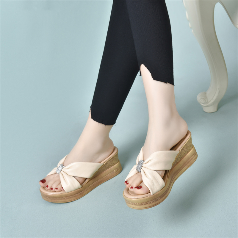 舒适外穿2024新款坡跟凉拖鞋时尚