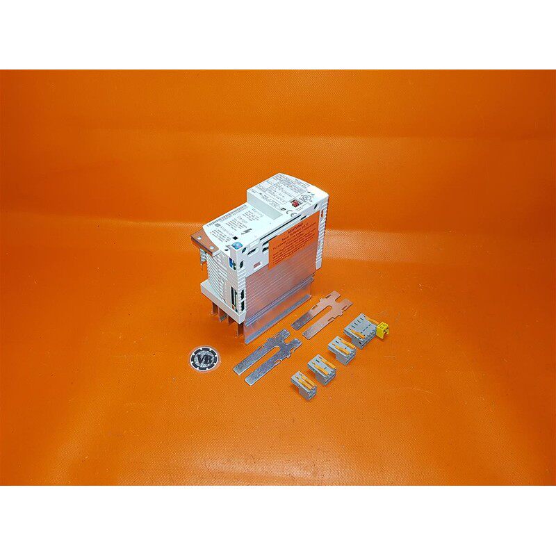 LENZE E82ev371k2c902 /E82ev371 _2c902/ Id 13058808/Version 3