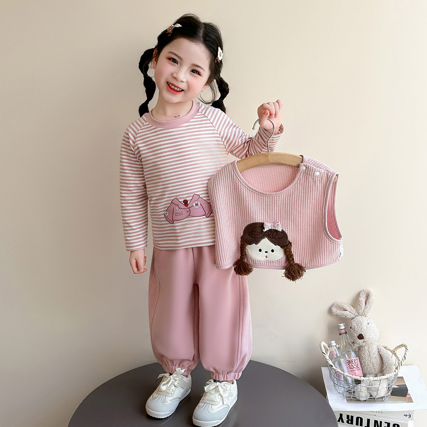 女童春装套装2026新款洋气小童春季时髦衣服宝宝巨好看三件套条纹