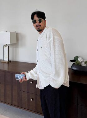 2025秋冬老钱风男针织开衫外套翻领系扣设计师时尚双口袋男士毛衣