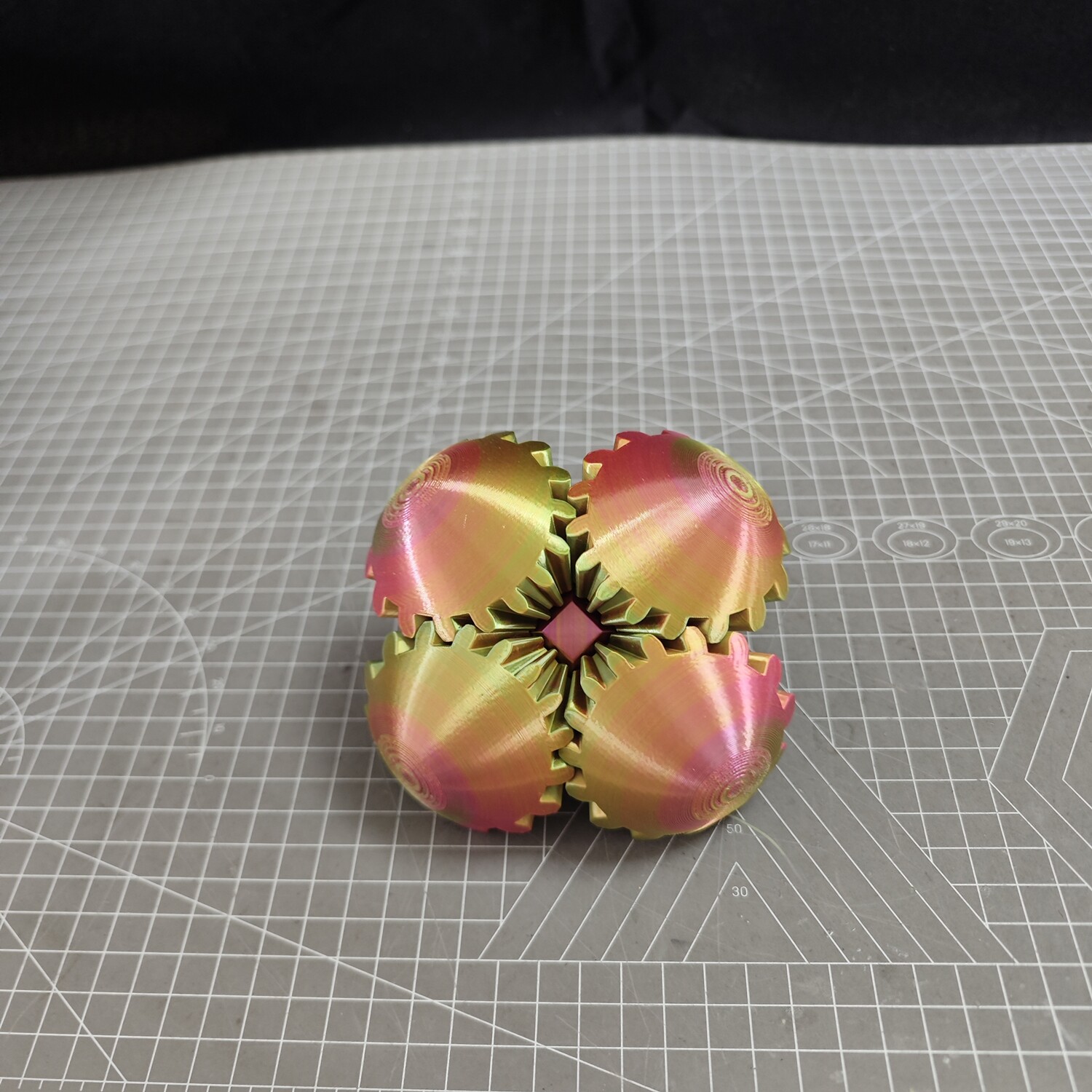 3D打印大款立体齿轮球解压魔方球益智玩具儿童网红转转球旋转模型