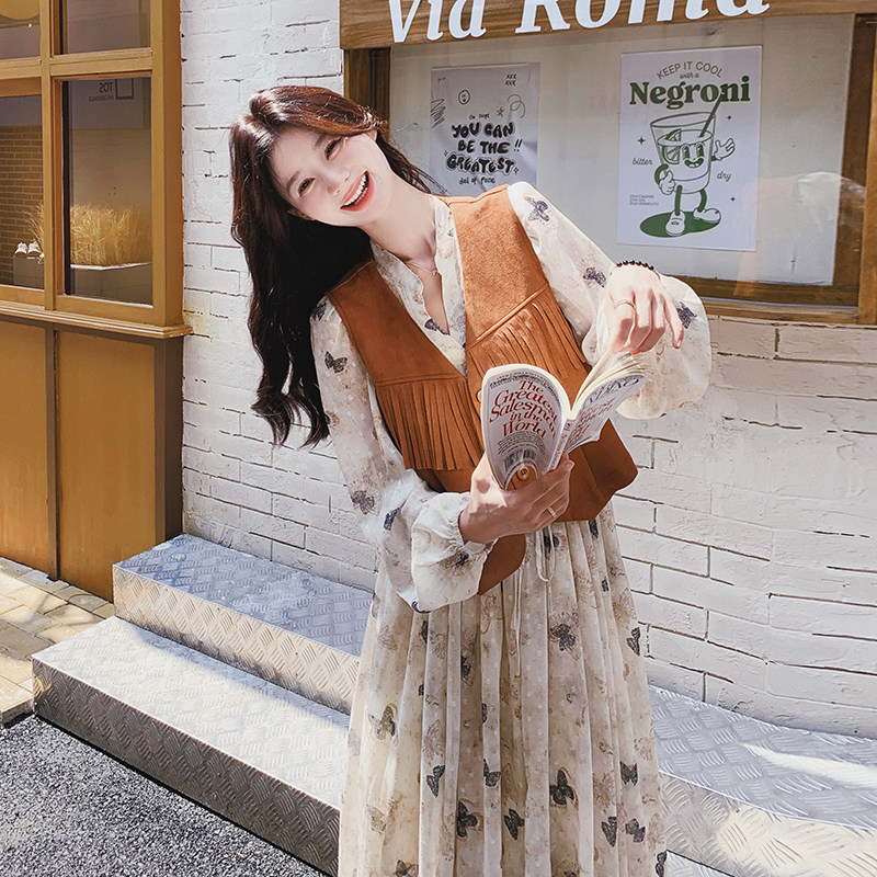 森系穿搭马甲碎花连衣裙女早春2026超火减龄云南旅游长裙两件套装