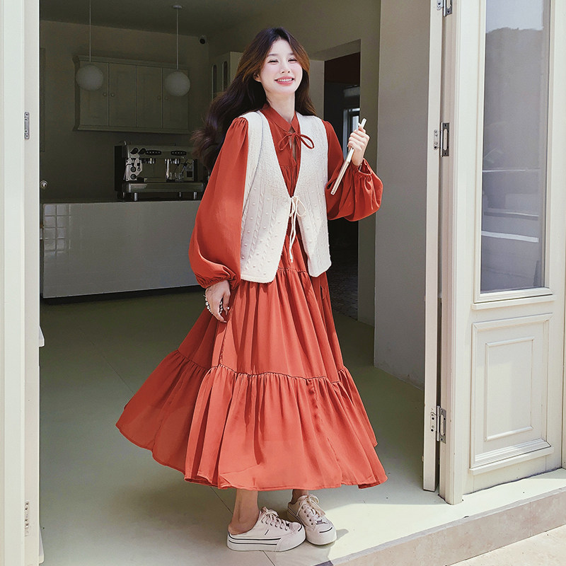 别致惊艳红色衬衫裙女2026春秋新款超好看高级感马甲连衣裙两件套