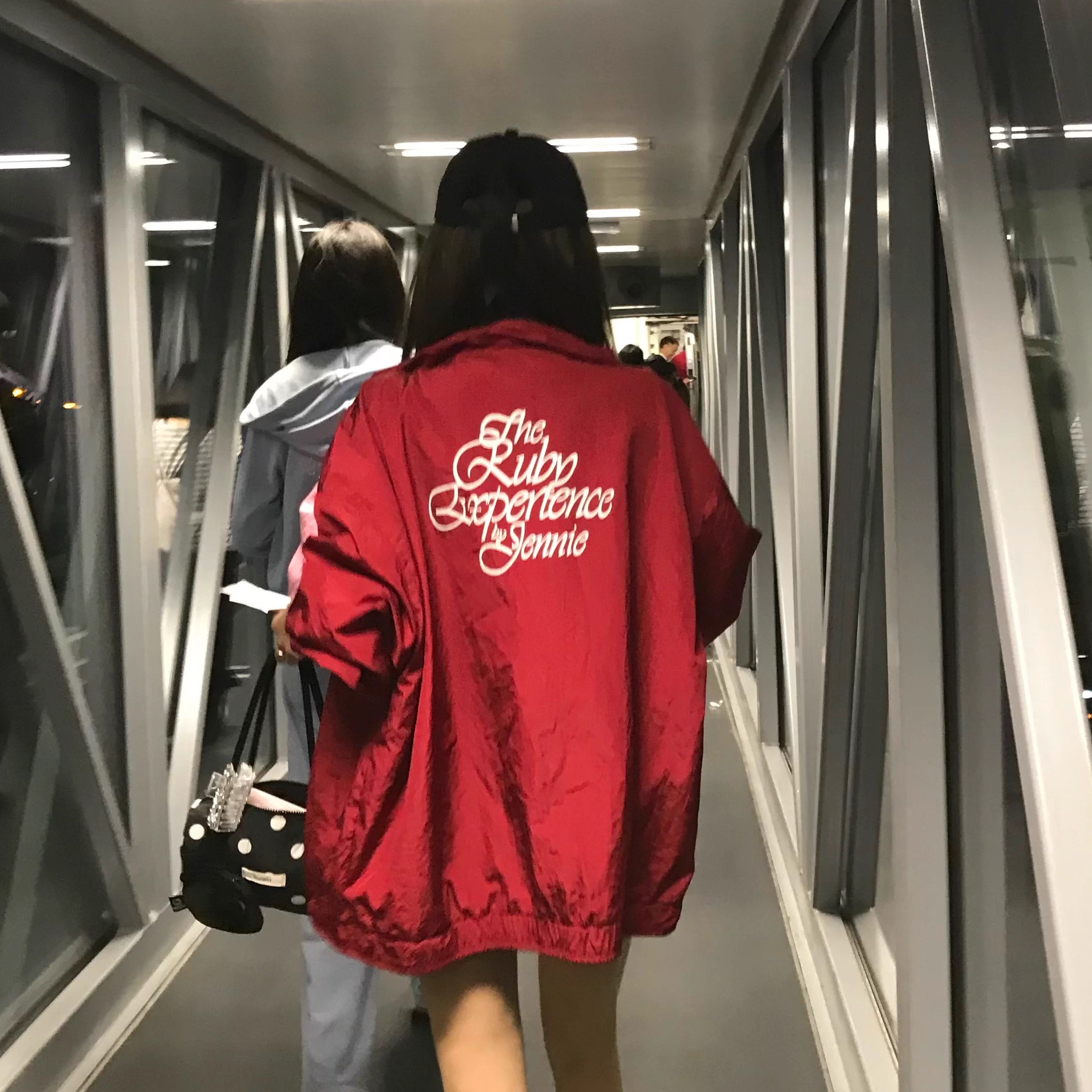 金智妮同款红色夹克外套