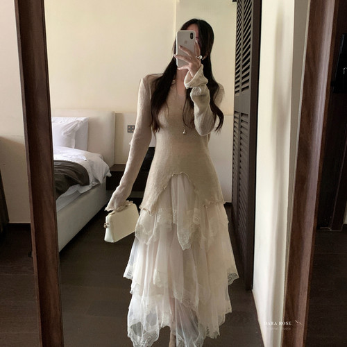 DARA ROSE-秋上新法式温柔风米杏色V领木耳边针织衫QZ9812