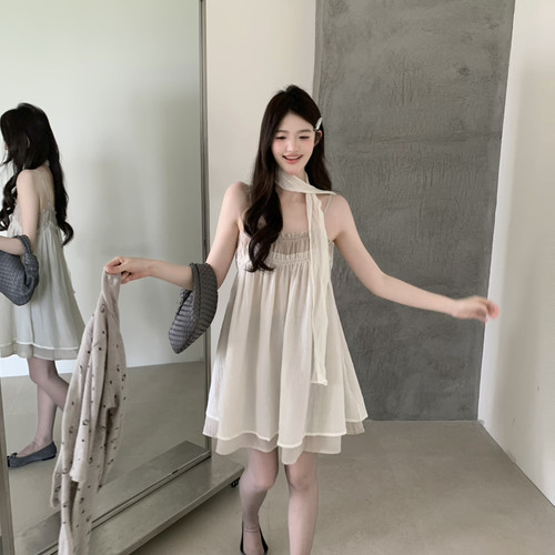 秋上新韩系温柔褶皱木耳边吊带裙小个子宽松遮肉显瘦A字仙气31047