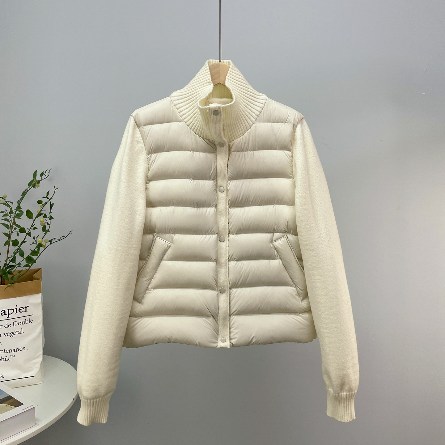 2025新款短款爆款轻薄羽绒服女冬季时尚洋气排骨90白鸭绒保暖外套