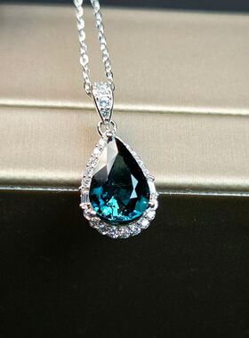 纯天然蓝碧玺吊坠重量2.1克拉水滴形7.7*11mm色泽具有蓝宝石特质