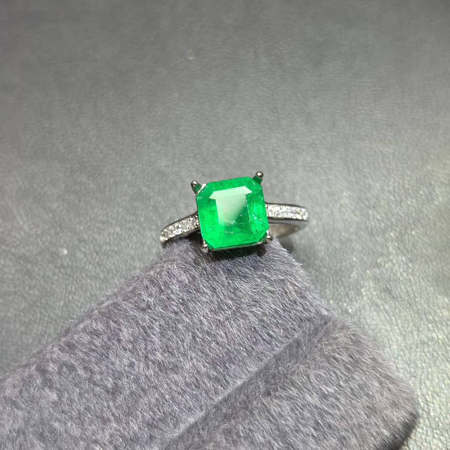 天然祖母绿裸石送款式2.37克拉配国际裸石证书标准方形祖母绿切割