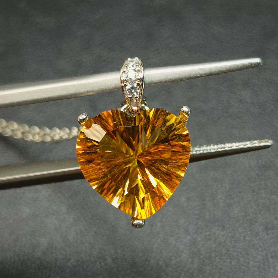 天然黄水晶爱心吊坠千禧切割直径12.5mm净水体天然火彩闪