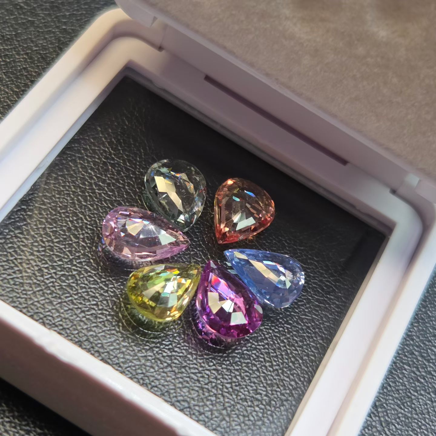 天然彩色蓝宝石一组6颗水滴形状6*8mm6色花重5.57克拉肉眼干净diy