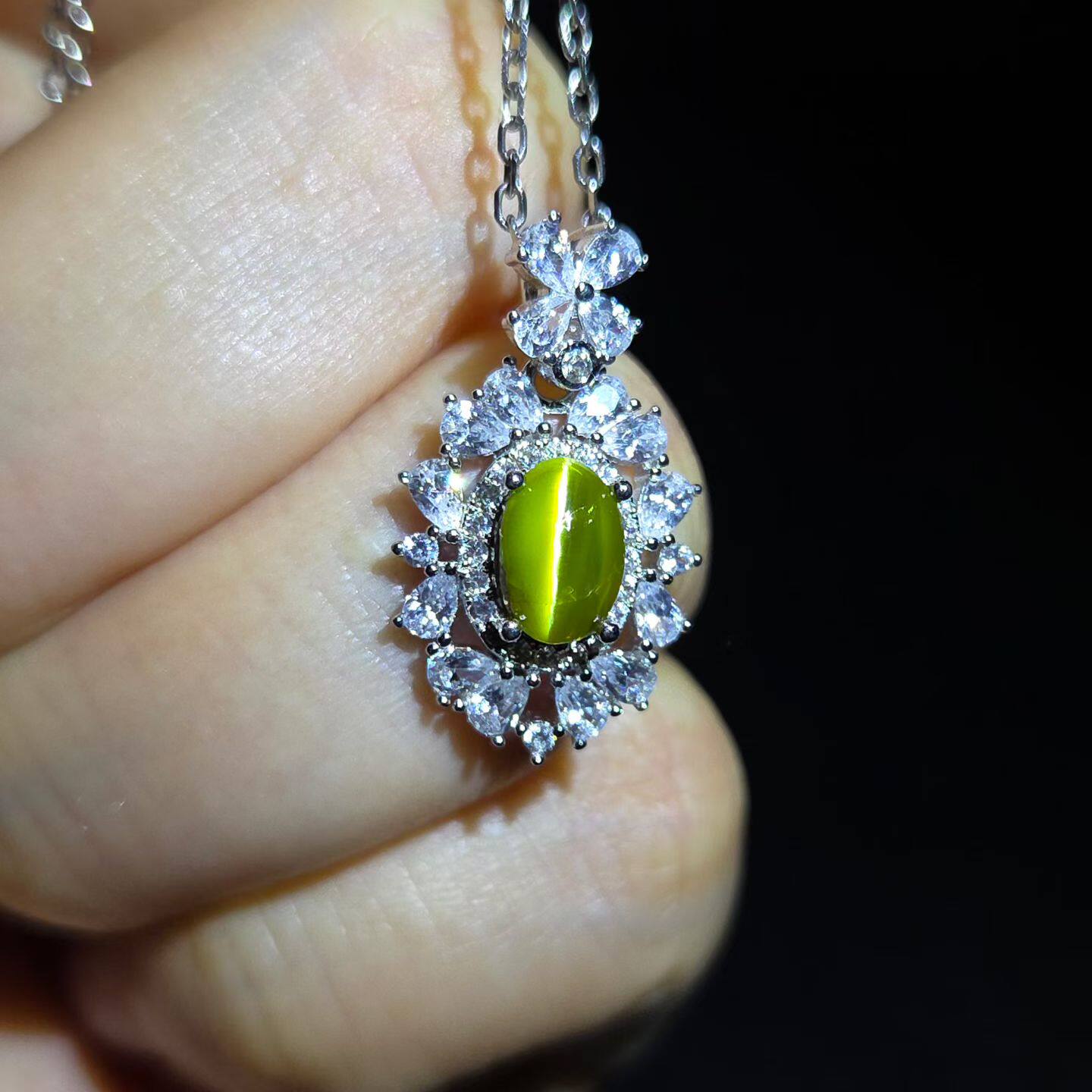 天然金绿猫眼石吊坠蜜糖金绿色重量1.13克拉配裸石国际大证书