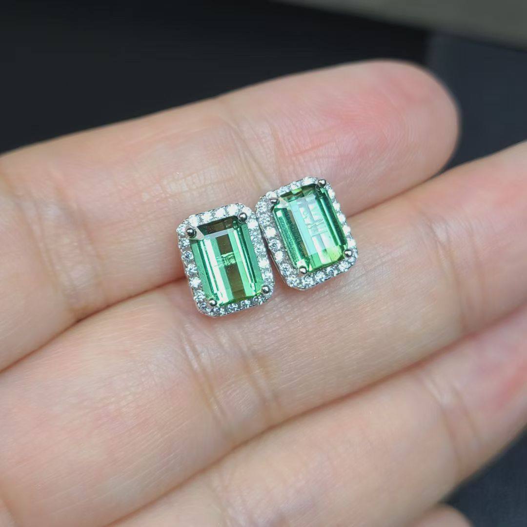 纯天然绿碧玺耳钉重量2.22克拉尺寸5*7mm 稀少亮丽的绿色925银镶,饰品/流行首饰/时尚饰品新,耳钉,淘宝优惠券,粉丝福利购,淘宝优惠卷