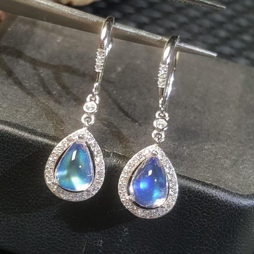 天然蓝月光耳坠 水滴形状 玻璃体 6*8mm 镶金品质 高蓝 强荧光