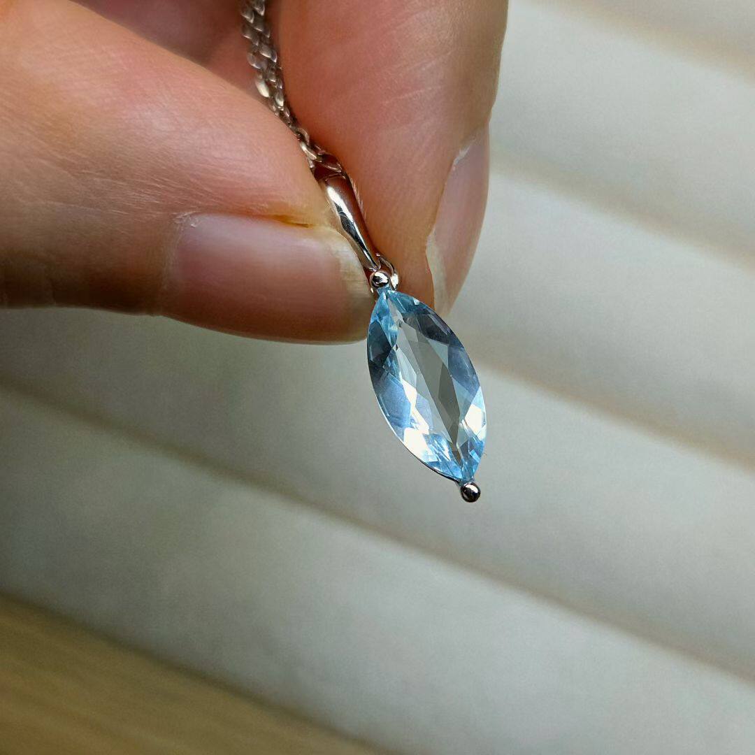 天然海蓝宝吊坠橄榄形状尺寸6*12mm全净体库存只有2个简约精致