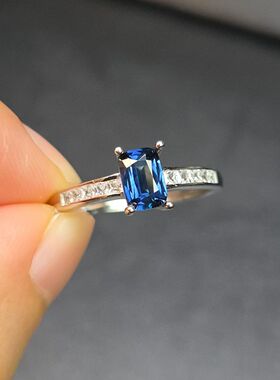 天然蓝宝石戒指长方形小精品重量0.74克拉尺寸4*6mm全净体颜色好