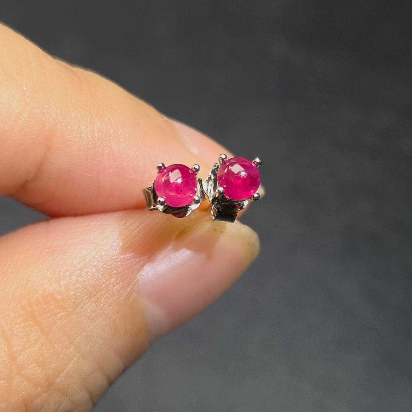 天然红宝石耳钉蛋面小灯泡精品晶莹剔透耳骨mini款直径3.5mm925银
