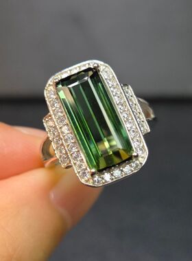 天然绿碧玺戒指重量2.88克拉6.2*14.5mm苗条形完整规整料子全净体