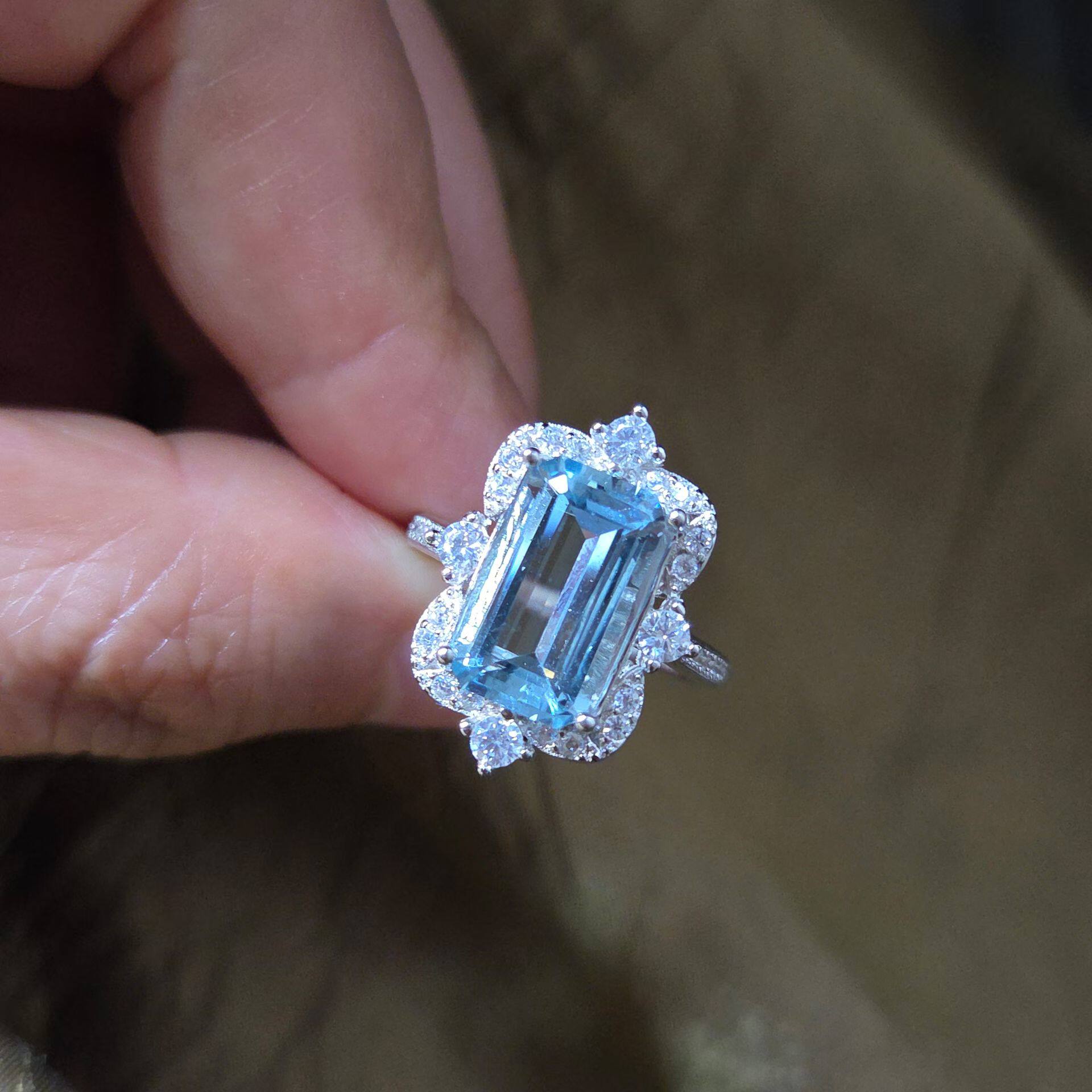 天然海蓝宝戒指长方形祖母绿切割2.98克拉颜色好晶体好三月生辰石